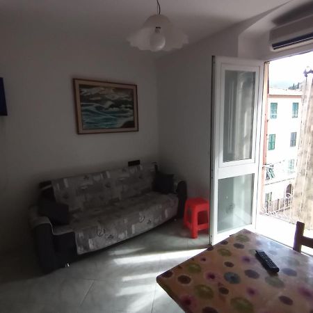 Appartamento Casa Albarosa, 10 Min Walk Train Station, Free Parking. La Spezia Esterno foto