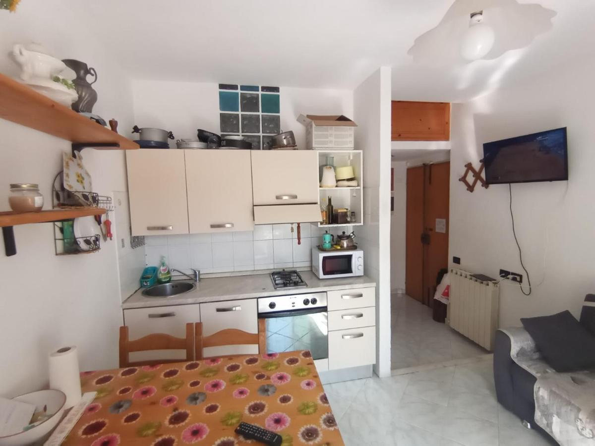Appartamento Casa Albarosa, 10 Min Walk Train Station, Free Parking. La Spezia Esterno foto